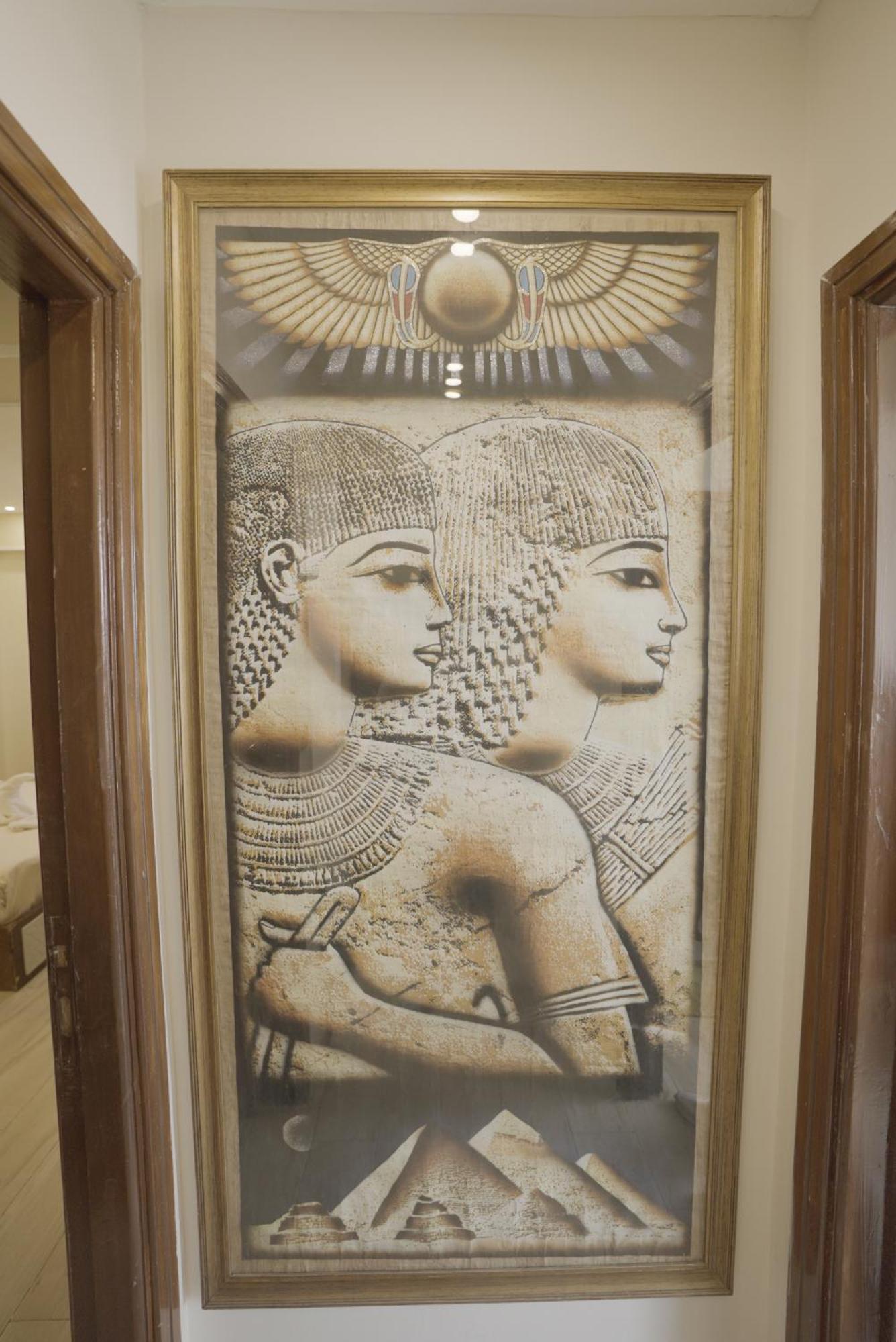 Queen Cleopatra Pyramids Inn *