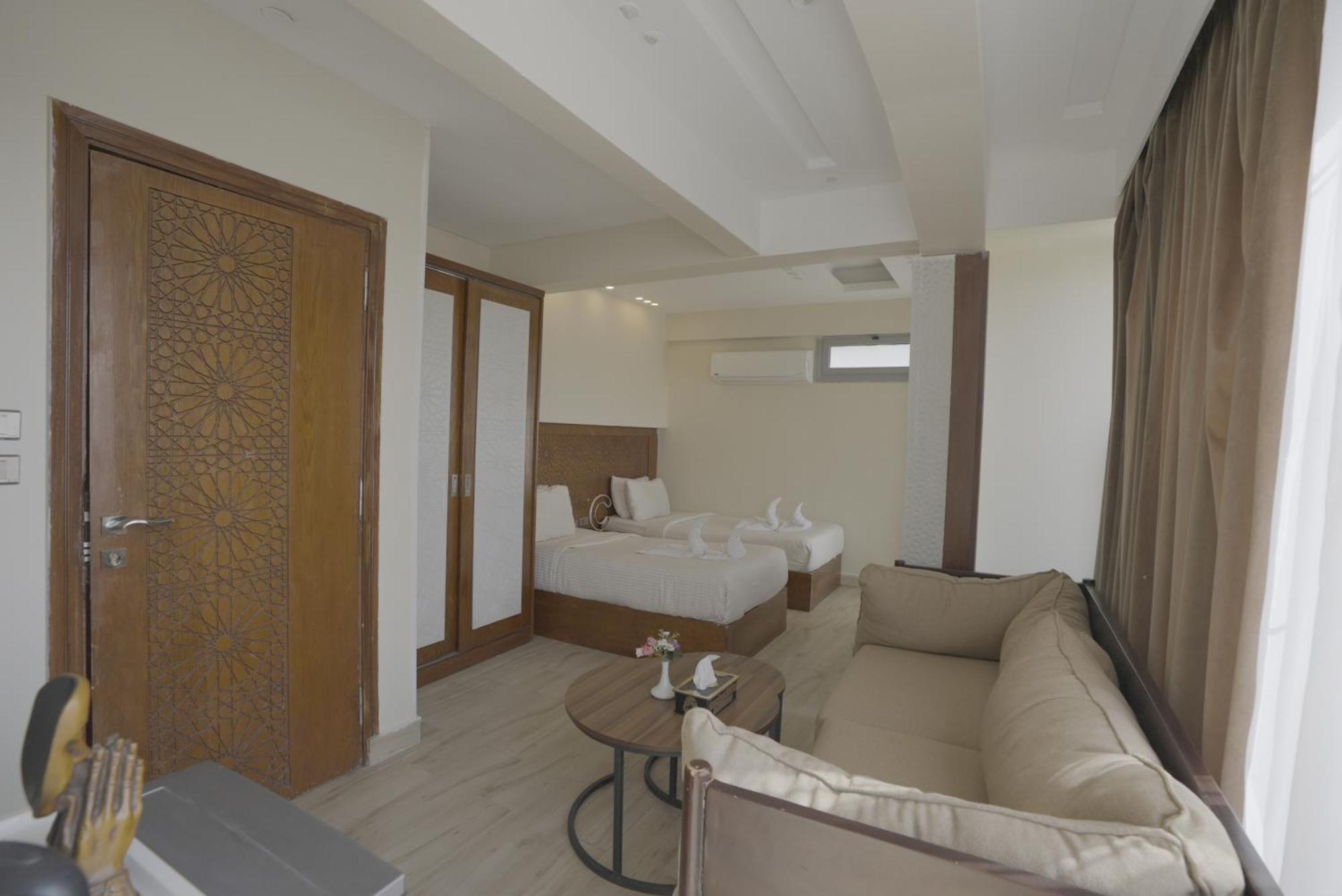Queen Cleopatra Pyramids Inn Cairo