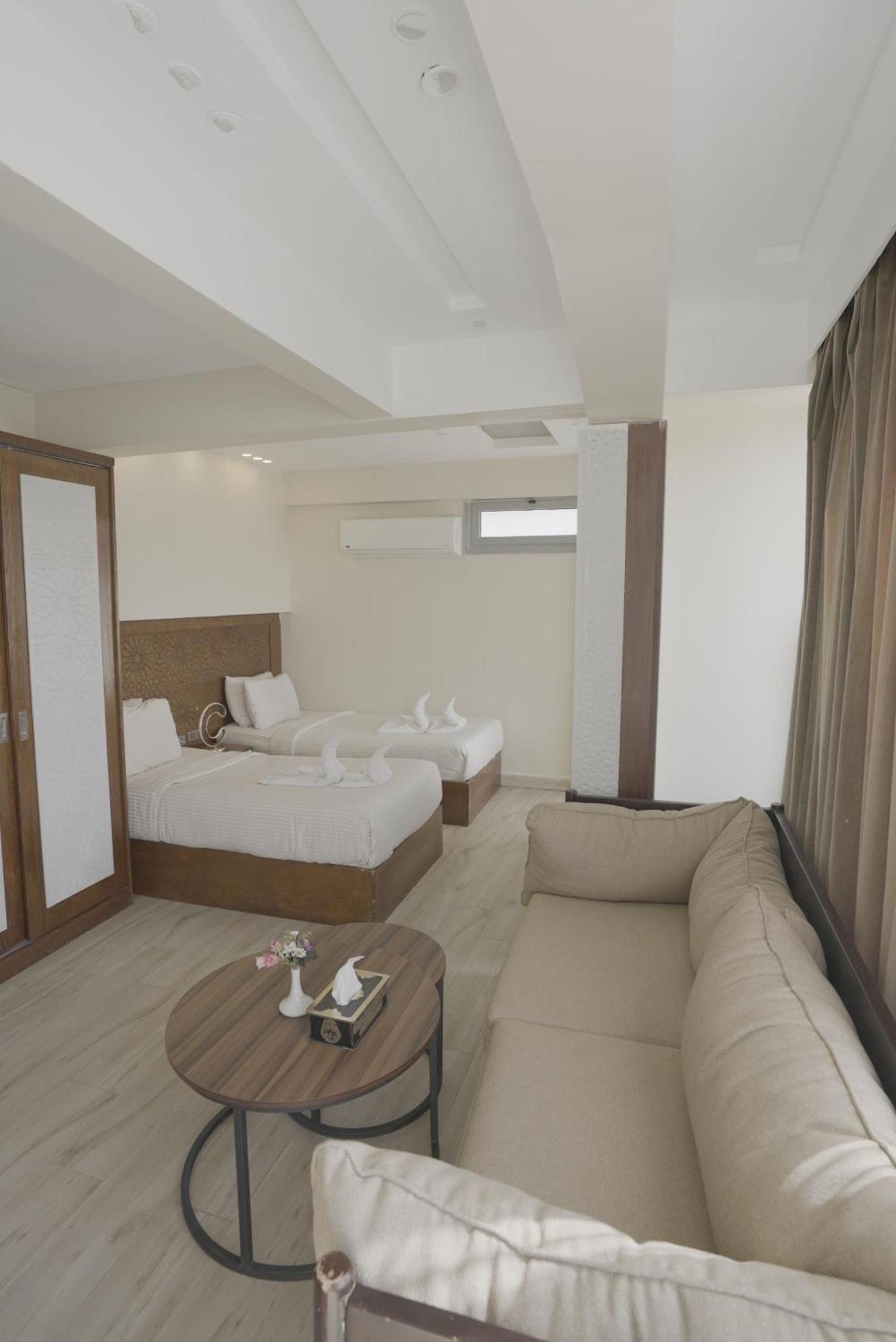 Queen Cleopatra Pyramids Inn *